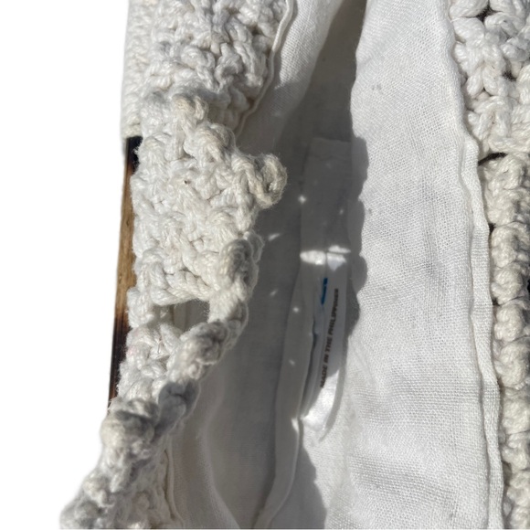 Crocheted bag with wooden handle - Picture 3 of 3